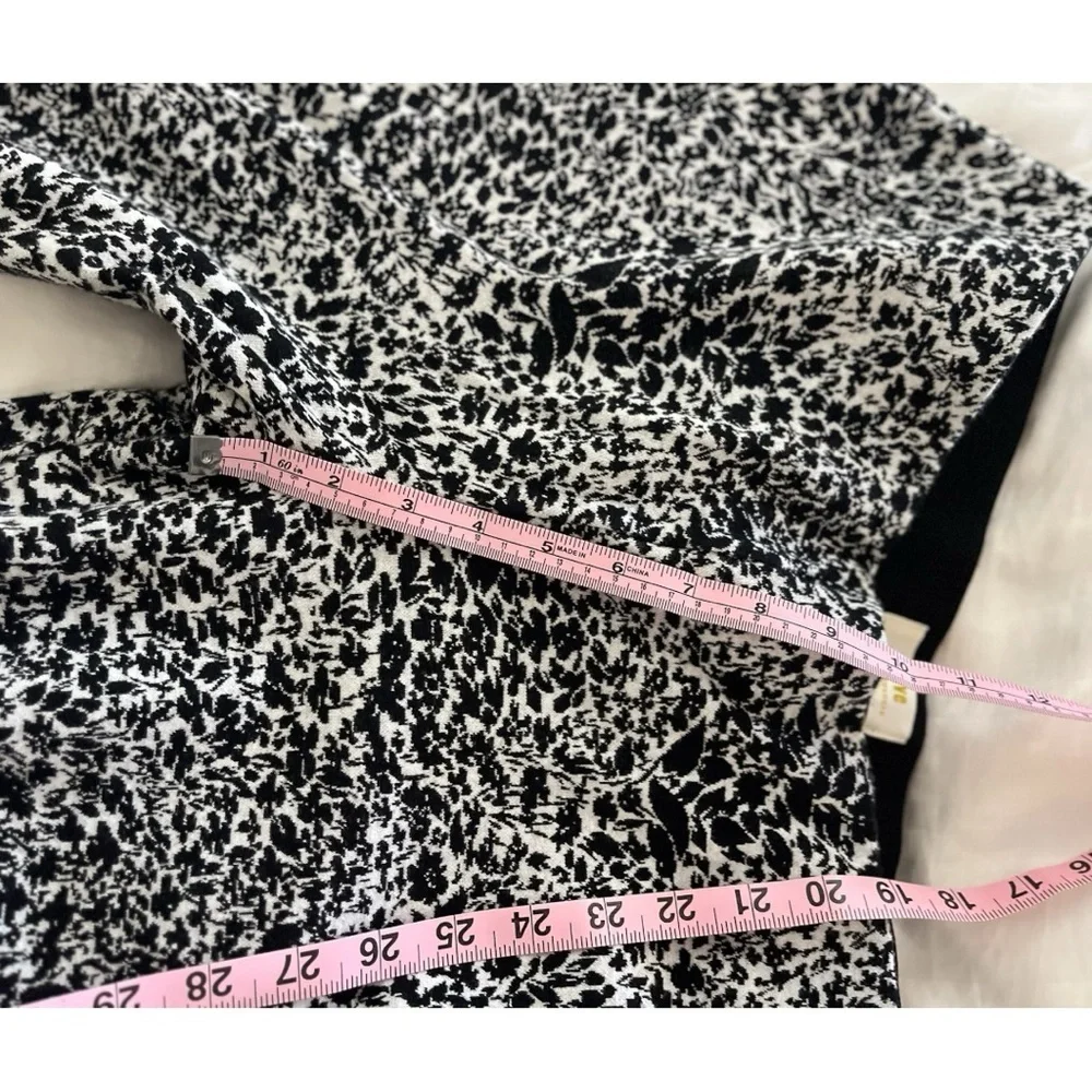 Maeve by Anthropologie casual pants black and white floral print kick flare - Picture 2 of 6